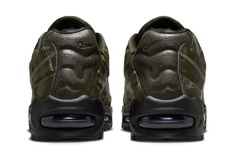 ワークスアウトxナイキ エアマックス95のユニフォームおよびトリプルブラックが発売 WORKSOUT x Nike Air Max 95 "Uniform" collaboration release info 3000 pairs limited edition seoul south korea